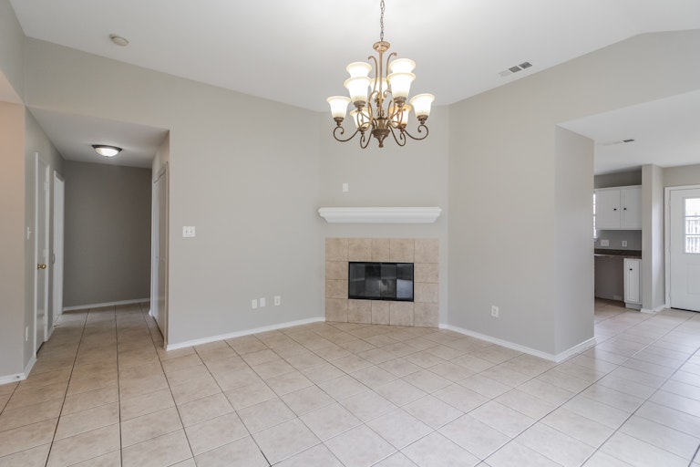Photo 6 of 24 - 5123 Abuelo Ct, Dallas, TX 75211