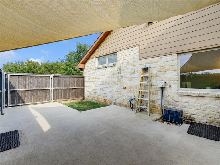 Photo 28 of 40 - 6409 Shoreline Dr, Little Elm, TX 75068