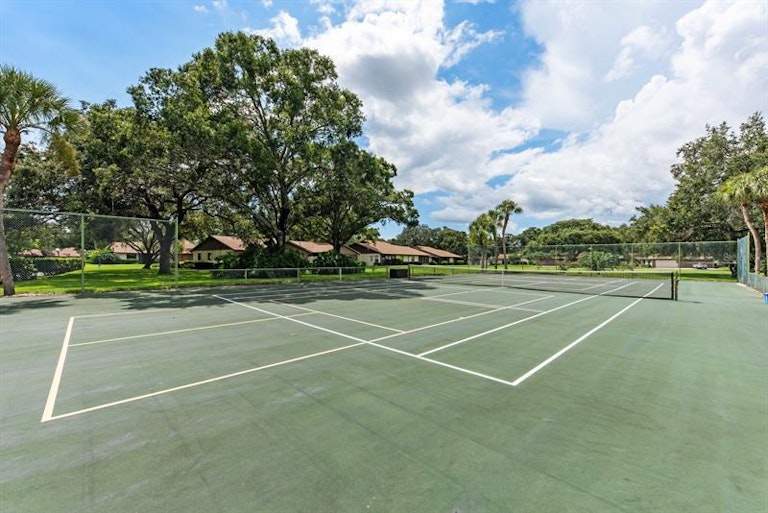 Photo 24 of 29 - 4674 Oak Hill Pl #20, Sarasota, FL 34232