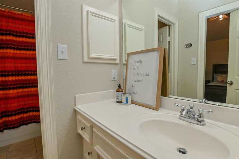 Photo 27 of 45 - 2606 Cottage Creek Ct, Pearland, TX 77584