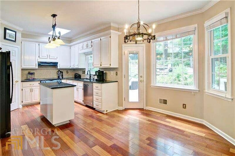 Photo 18 of 78 - 945 Whitehawk Trl, Lawrenceville, GA 30043