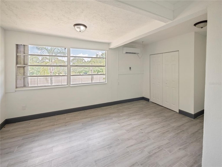 Photo 28 of 38 - 1902 Paragon St, Deltona, FL 32738