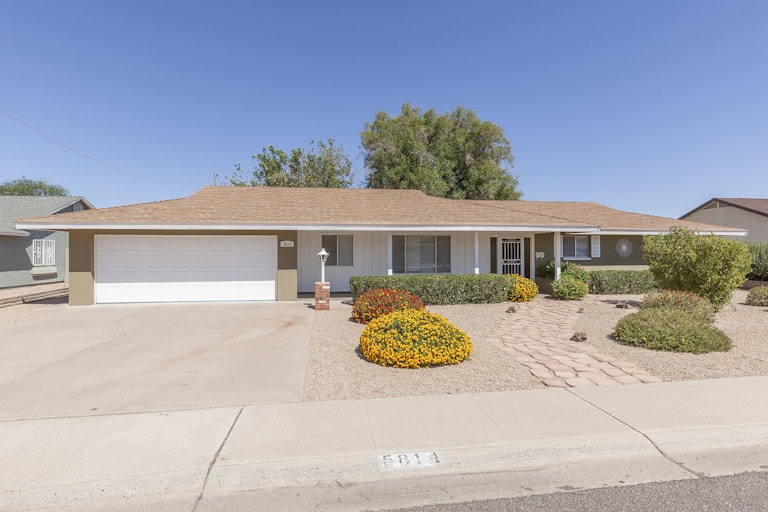 Photo 2 of 25 - 5814 W Frier Dr, Glendale, AZ 85301
