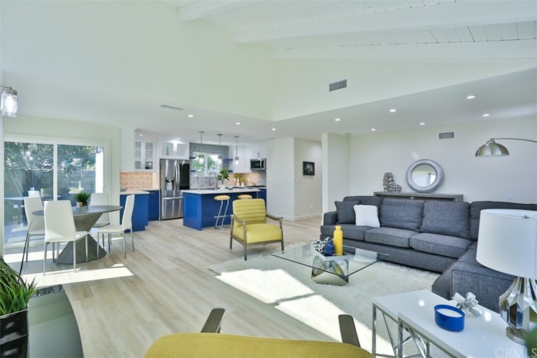 Photo 9 of 36 - 4211 W Woodland Ave, Burbank, CA 91505