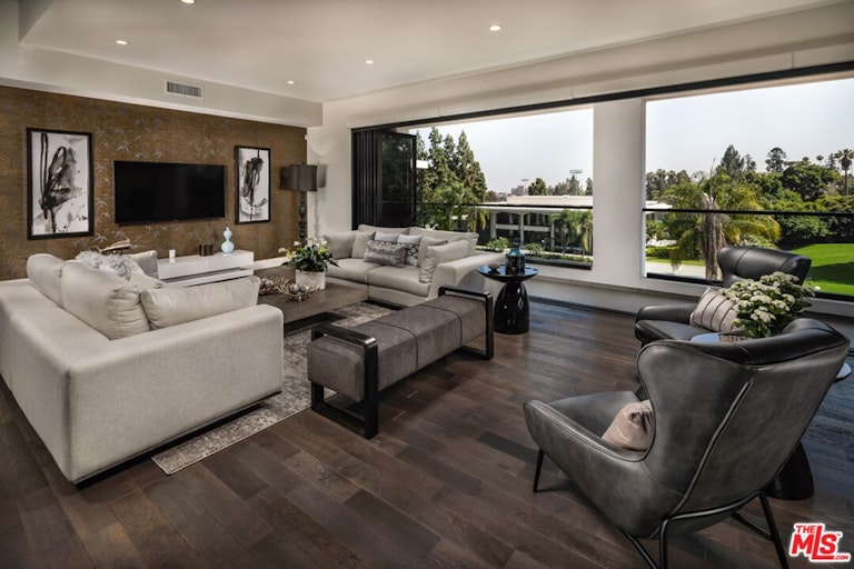Photo 7 of 13 - 332 W Green St #410, Pasadena, CA 91105