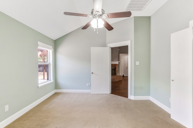 Photo 10 of 25 - 3252 Silent Creek Trl, Hurst, TX 76053