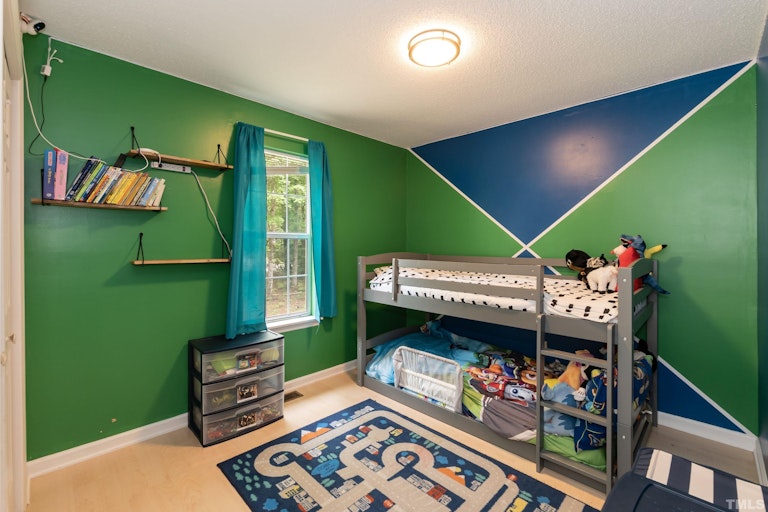 Photo 13 of 20 - 117 Eason Ct, Youngsville, NC 27596