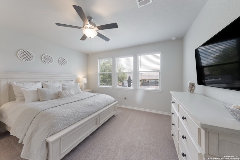 Photo 13 of 26 - 5503 Burr Blf, San Antonio, TX 78266