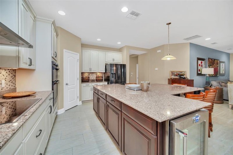 Photo 11 of 46 - 15167 Lake Claire Overlook Dr, Winter Garden, FL 34787