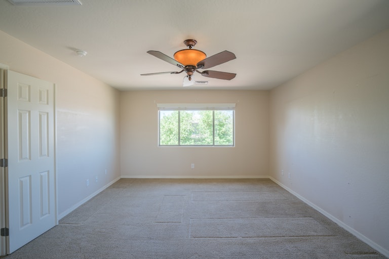 Photo 14 of 37 - 17808 W Ivy Ln, Surprise, AZ 85388