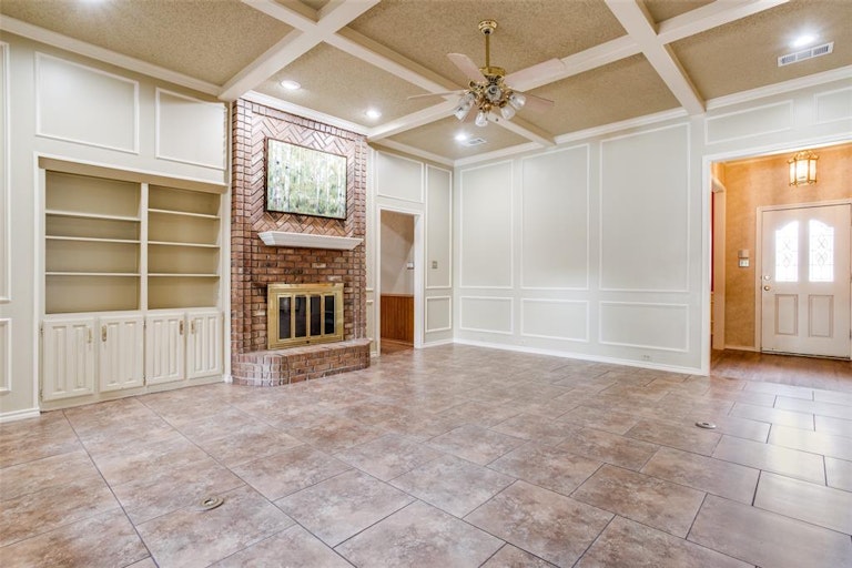 Photo 18 of 27 - 3825 Edgewater Dr, Bedford, TX 76021
