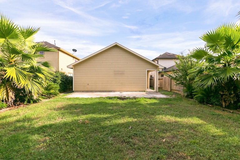 Photo 5 of 24 - 5602 Post Oak Manor Dr, Houston, TX 77085