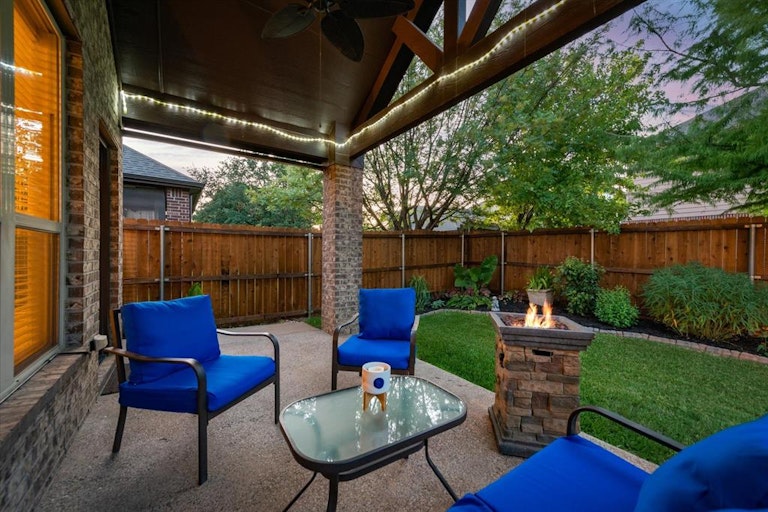 Photo 3 of 40 - 2701 Twinflower Dr, Fort Worth, TX 76244