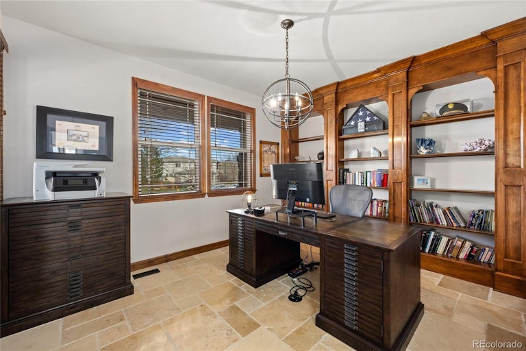 Photo 10 of 39 - 684 Ridgemont Pl, Highlands Ranch, CO 80126