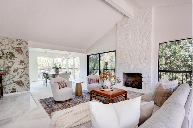 Photo 30 of 70 - 4040 Crondall Dr, Sacramento, CA 95864