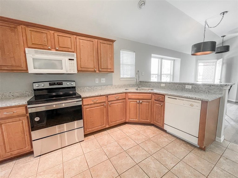 Photo 9 of 22 - 1603 Myrtle Dr, Little Elm, TX 75068
