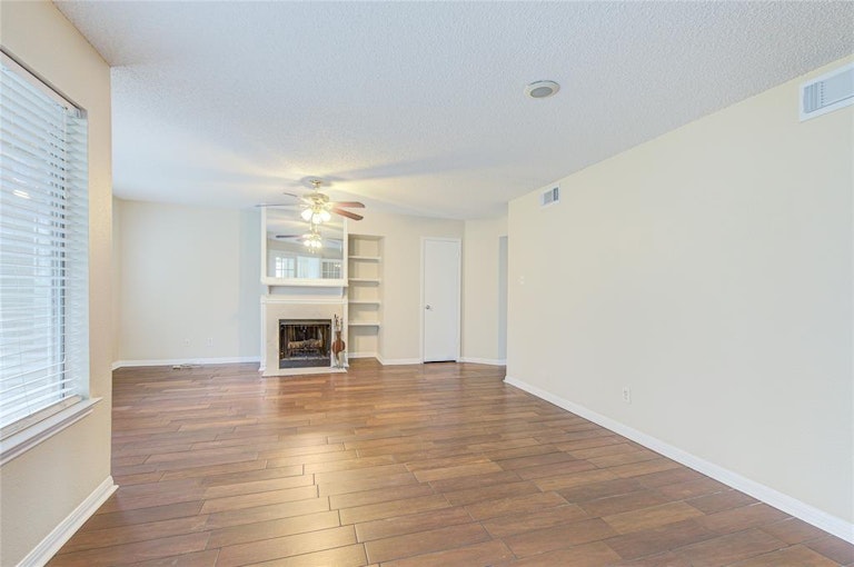 Photo 25 of 37 - 12200 Overbrook Ln #31A, Houston, TX 77077