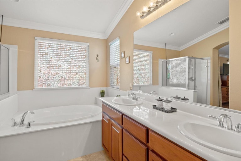 Photo 23 of 43 - 4102 Autumnwind Ct, Rocklin, CA 95677