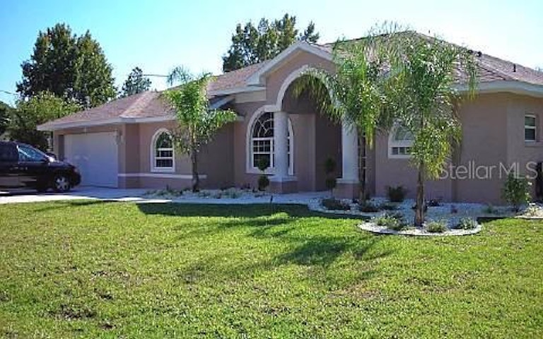 Photo 1 of 1 - 4 Pretoria Ln, Palm Coast, FL 32164