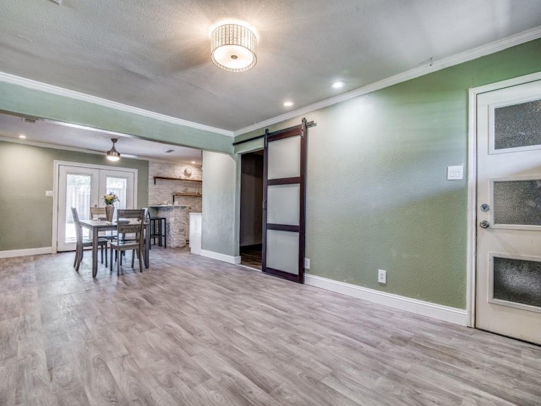 Photo 5 of 16 - 3220 Moon Dr, Mesquite, TX 75150