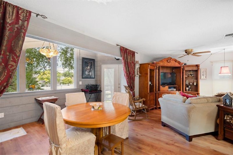 Photo 9 of 38 - 11549 58th St N, Pinellas Park, FL 33782