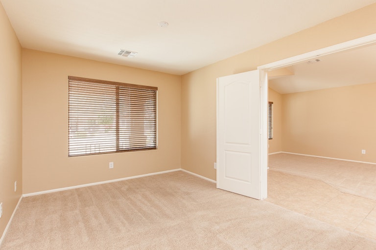 Photo 12 of 26 - 2215 W Peak View Rd, Phoenix, AZ 85085