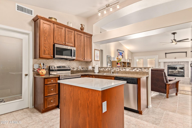 Photo 9 of 27 - 6826 S Hohokam Way, Gold Canyon, AZ 85118