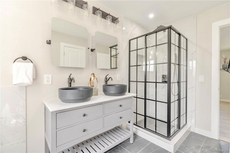 Photo 12 of 37 - 1760 S Filbert Ct, Denver, CO 80222