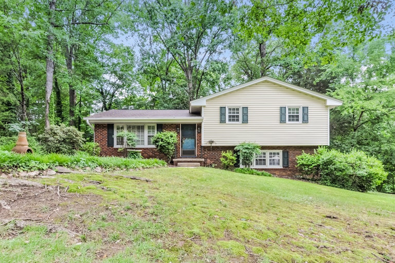 Photo 1 of 25 - 3309 Julian Dr, Raleigh, NC 27604