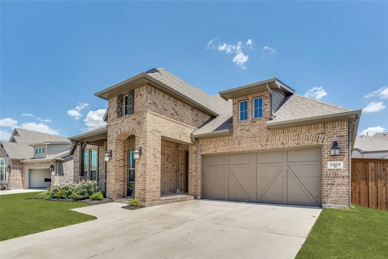 Photo 3 of 33 - 2404 Carrington Dr, Mansfield, TX 76063