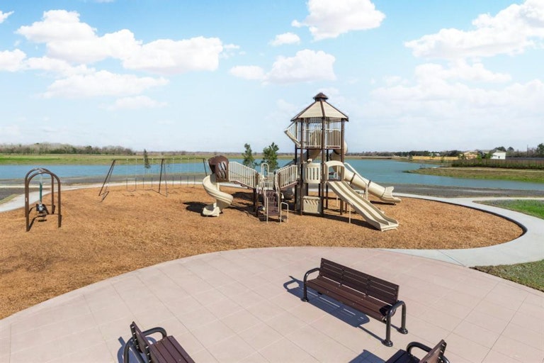 Photo 8 of 9 - 9010 Willowridge Ct, Baytown, TX 77521