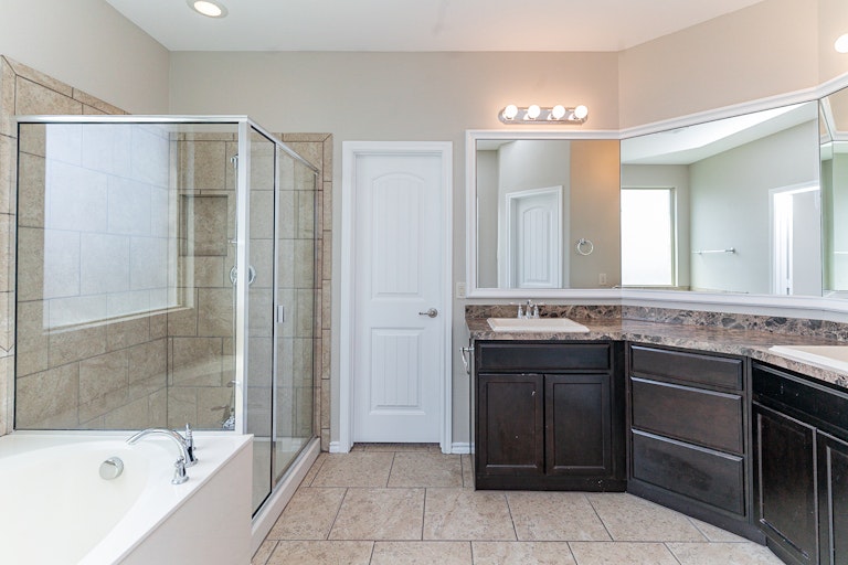 Photo 6 of 29 - 11112 Dunlavin Ct, Haslet, TX 76052