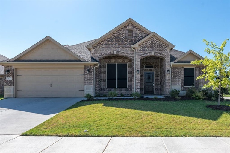 Photo 1 of 35 - 7600 Northumberland Dr, Fort Worth, TX 76179