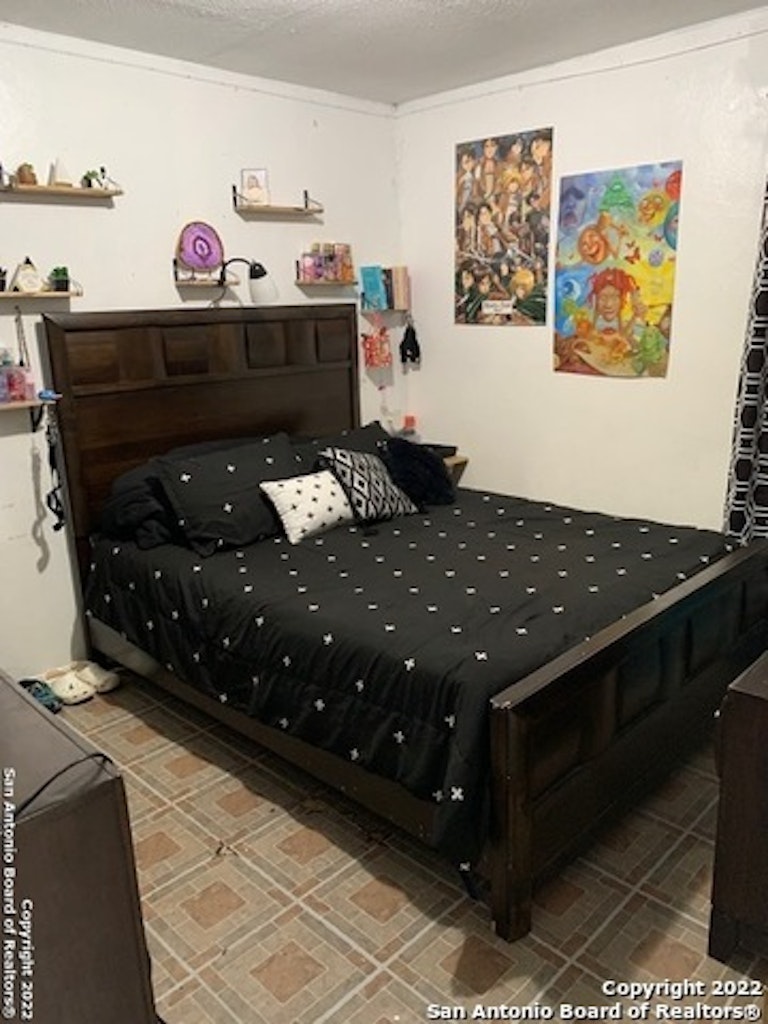 Photo 14 of 22 - 2911 Wendy St, San Antonio, TX 78210