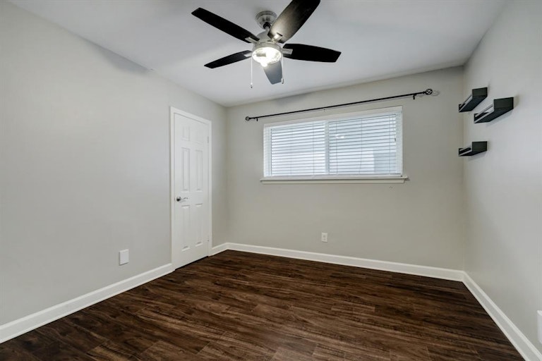 Photo 15 of 21 - 9619 Windswept Ln, Houston, TX 77063