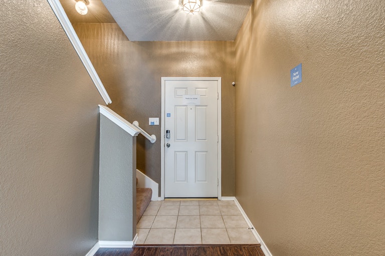 Photo 6 of 31 - 2700 Mountain Lion Dr, Fort Worth, TX 76244