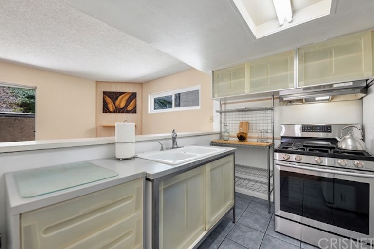 Photo 9 of 22 - 18209 Sierra Hwy #31, Canyon Country, CA 91351