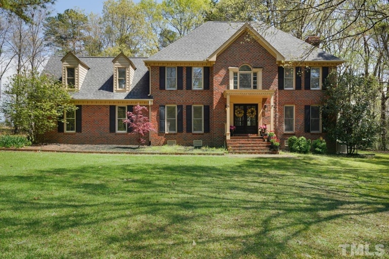 Photo 1 of 31 - 2016 Neuse Colony Dr, Clayton, NC 27527