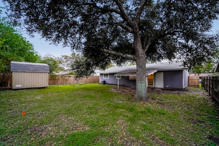 Photo 24 of 25 - 7115 Glen Trl, San Antonio, TX 78239
