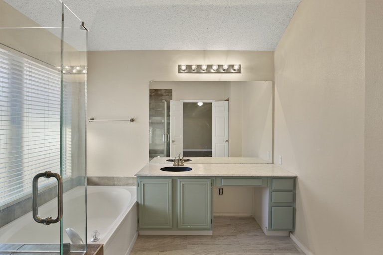 Photo 21 of 29 - 1145 Victoria Dr, Saginaw, TX 76131