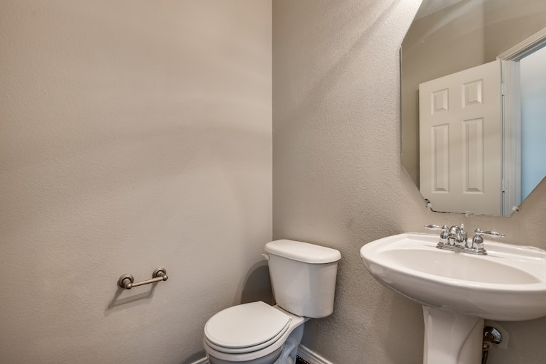 Photo 15 of 36 - 6400 Sidney Ln, McKinney, TX 75070