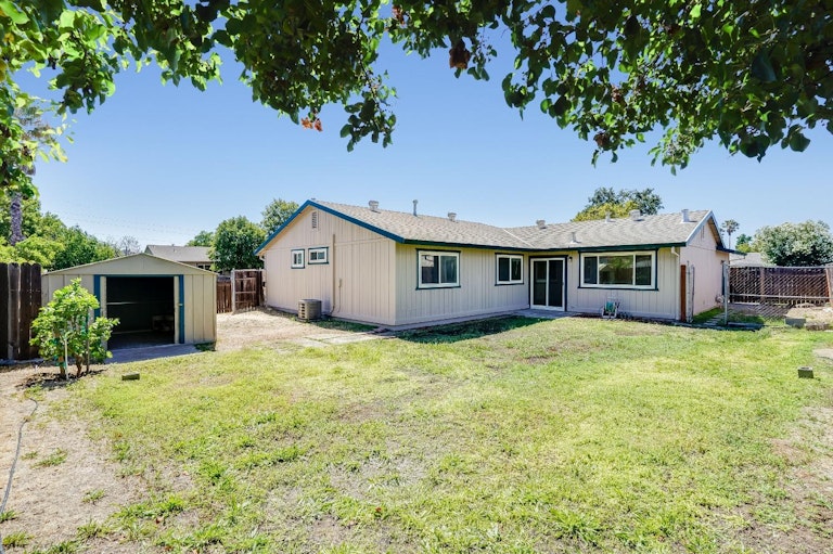 Photo 31 of 36 - 4636 Baywind Dr, Sacramento, CA 95838