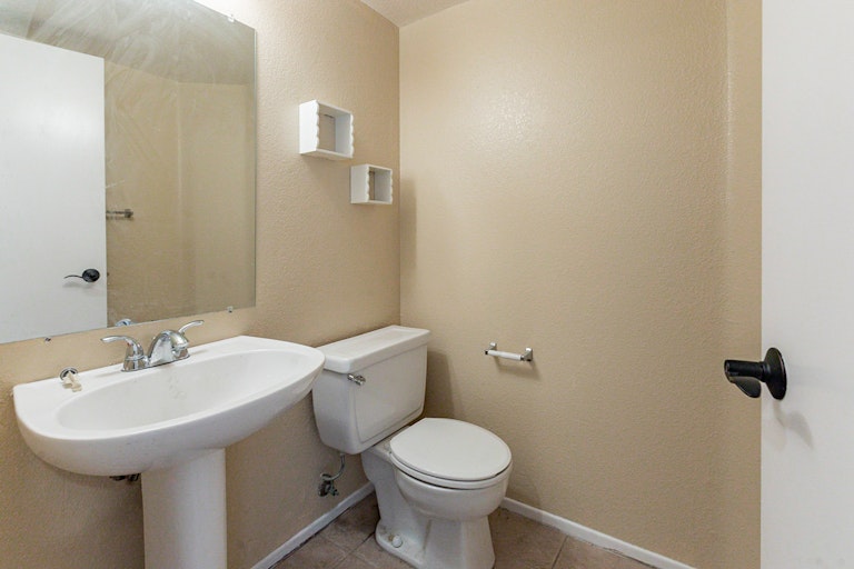 Photo 23 of 24 - 15641 Coventry Ln, Fontana, CA 92337