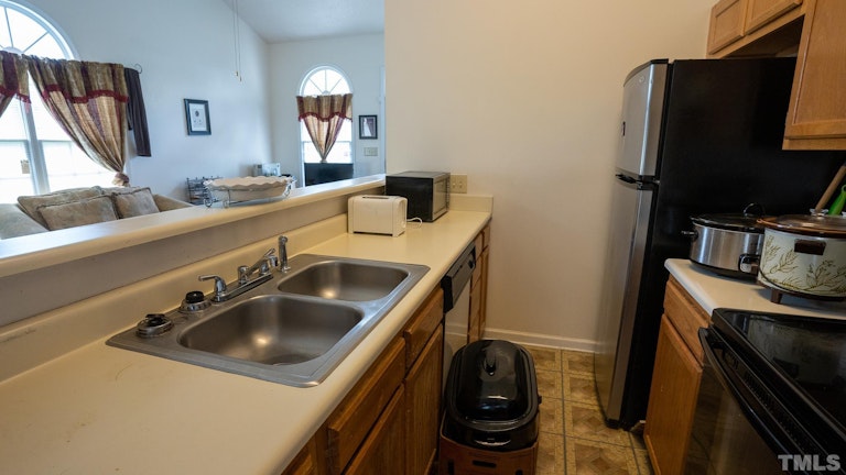 Photo 6 of 25 - 103 Coralbell Ct, Durham, NC 27703
