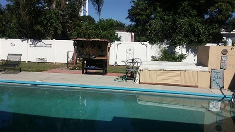 Photo 4 of 25 - 4420 58th St W, Bradenton, FL 34210
