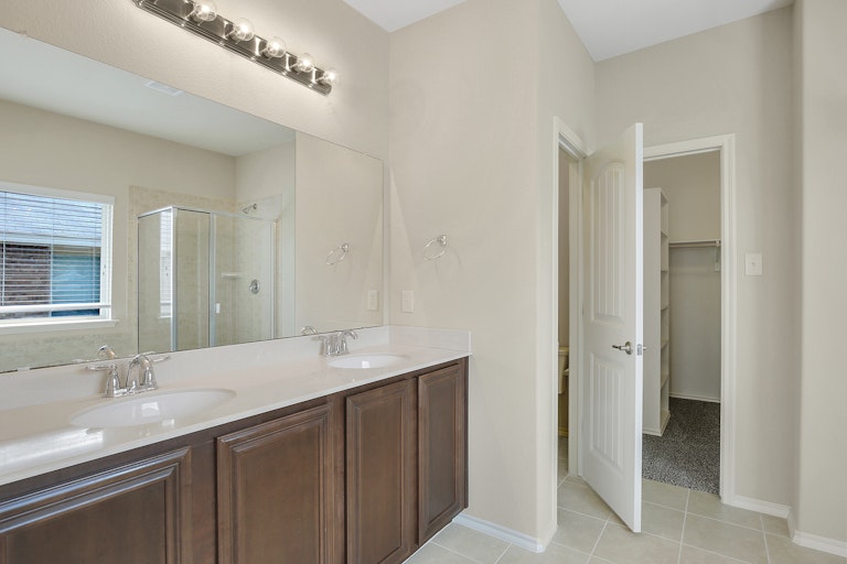 Photo 17 of 28 - 2020 Stonewood Dr, Lancaster, TX 75134