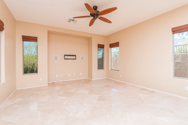 Photo 5 of 22 - 9817 S 26th Ln, Phoenix, AZ 85041