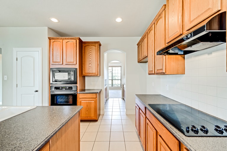 Photo 2 of 26 - 4310 Bluffview Dr, Sachse, TX 75048