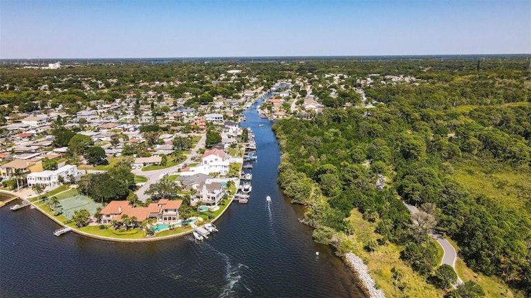 Photo 7 of 42 - 372 Westwinds Dr, Palm Harbor, FL 34683
