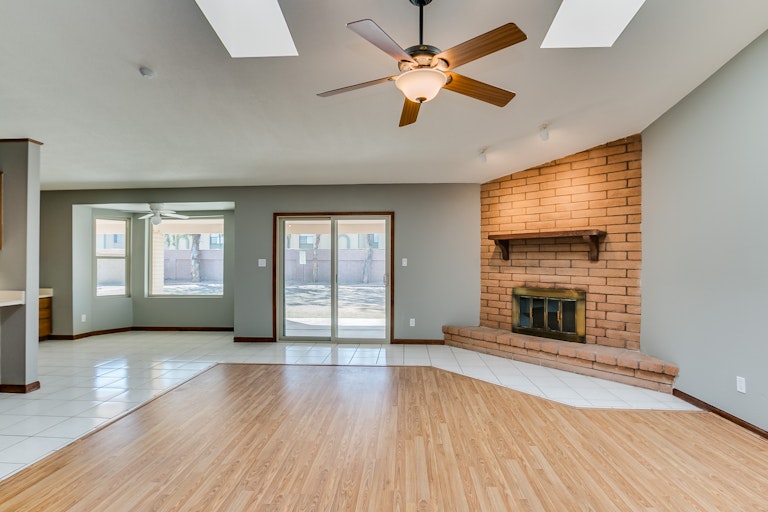 Photo 11 of 31 - 5245 W Christy Dr, Glendale, AZ 85304